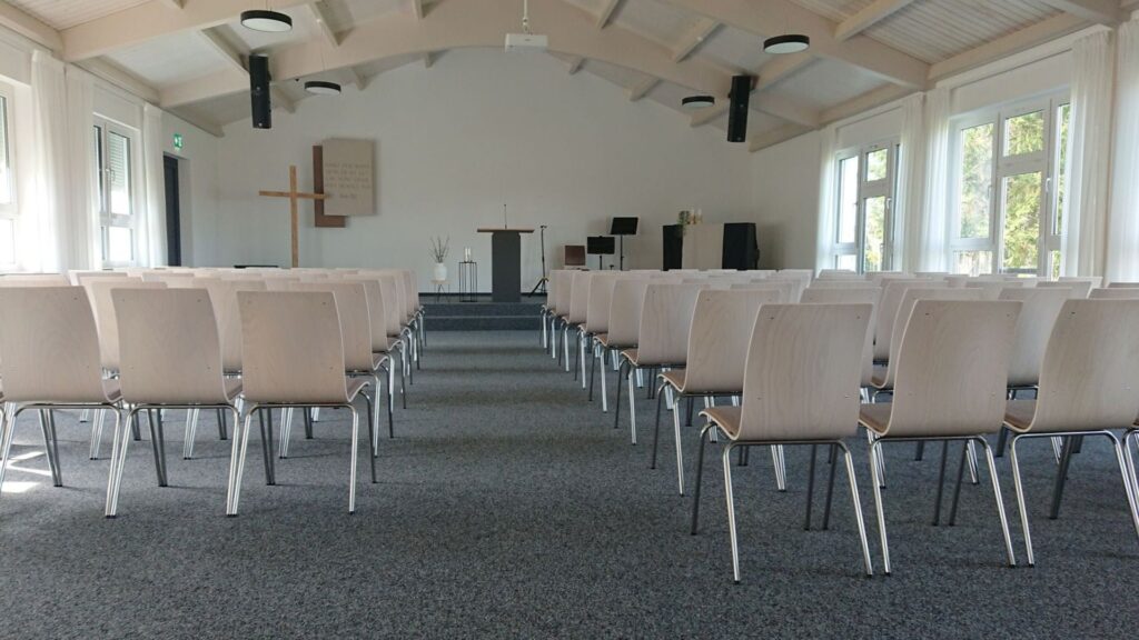 Gemeindesaal, Blick von innen nach dem Erweiterungsbau